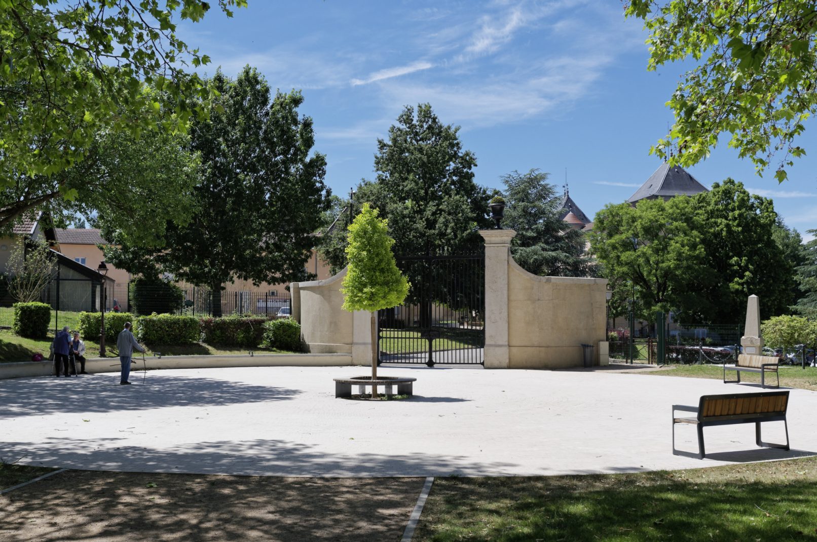 Abords de la Mairie Saint Bonnet de Mure 69 reGénération