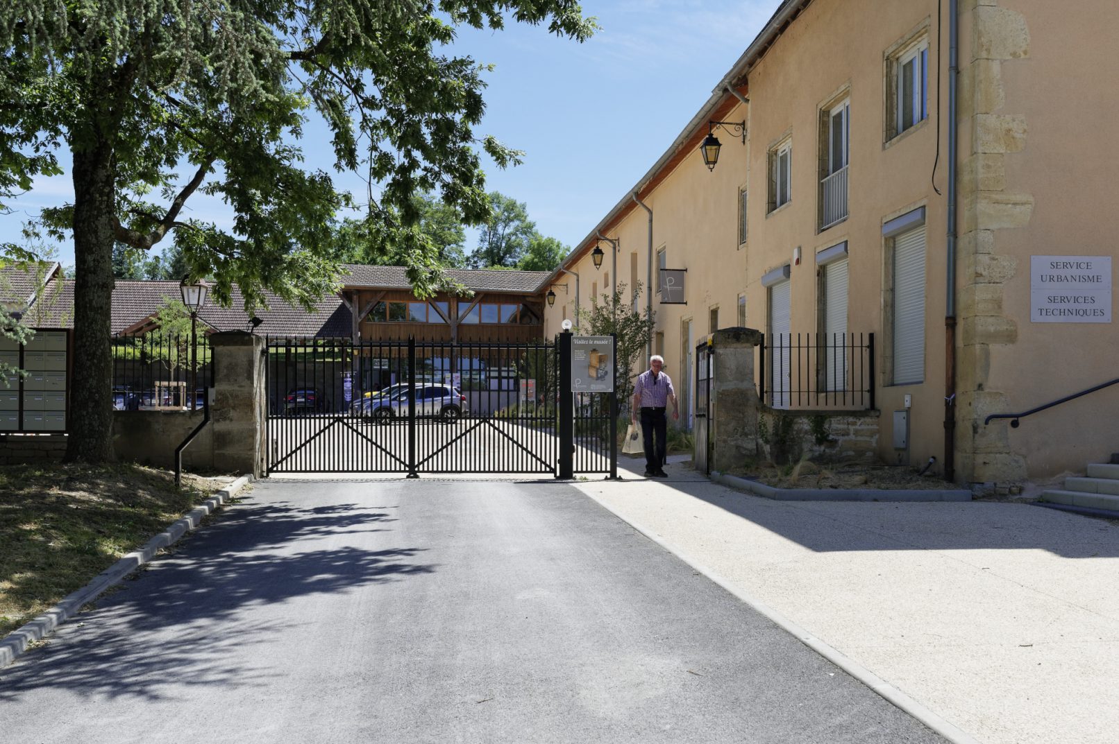 Abords de la Mairie – Saint-Bonnet-de-Mure (69) – reGénération